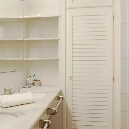Sleeps 8 Apartment *